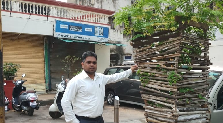 Environmental Activism: Citizen Javed Plants Trees in Streets of Mumbai
